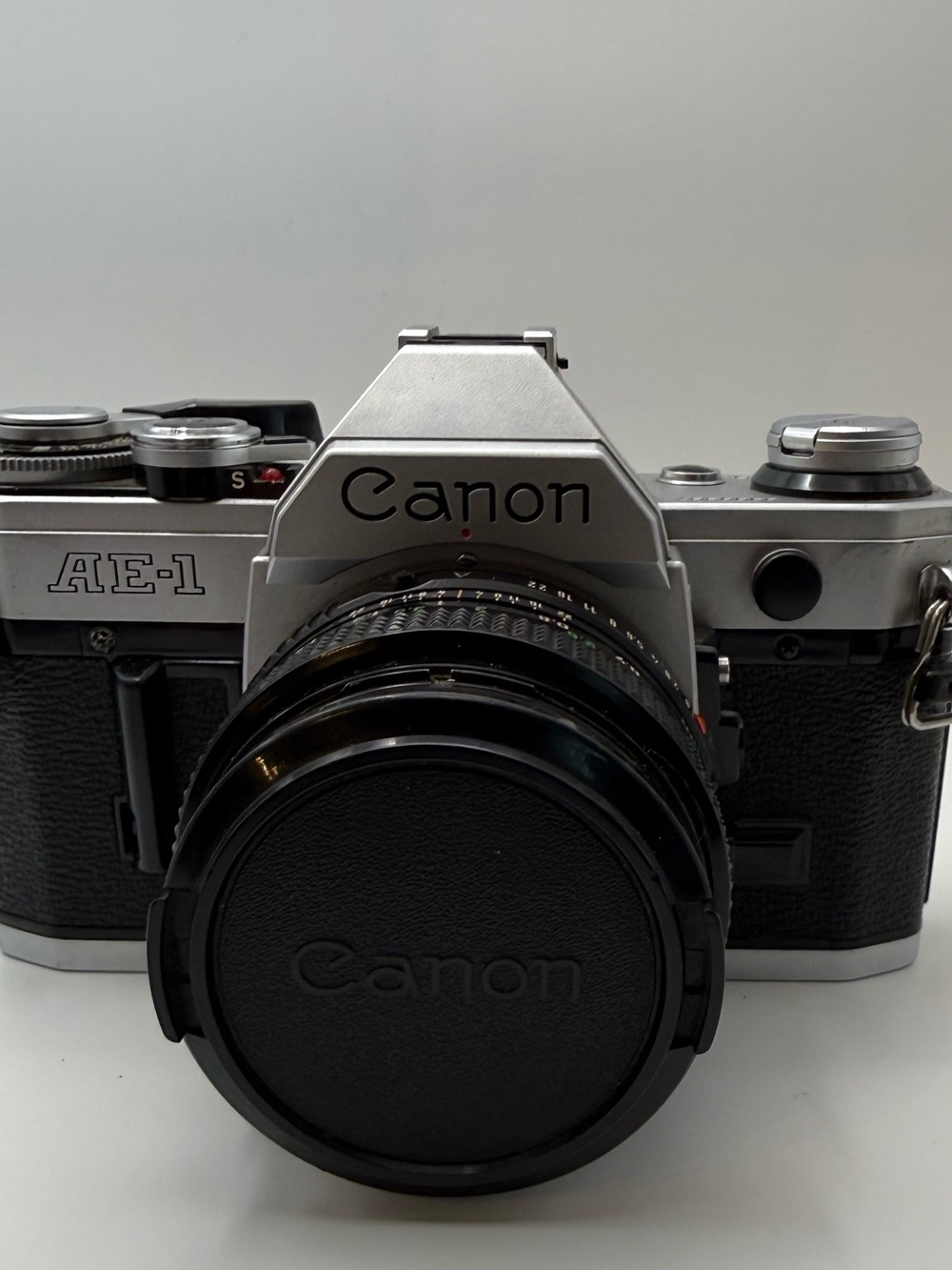 Canon AE-1 35mm SLR Film Camera W/FD 50mm F/1.8
Lens/Turns On W/new Battery
